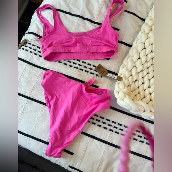 SKIMS SWIMSUIT - Picture 2 of 4